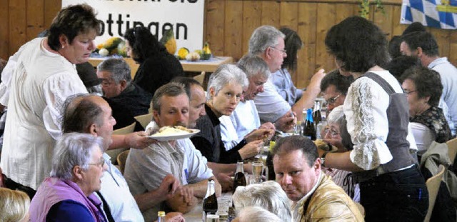 Umgetauft vom Krbisfest zum Oktoberfe...ehalle nahezu aus allen Nhten platzen  | Foto: Karin Stckl-Steinebrunner