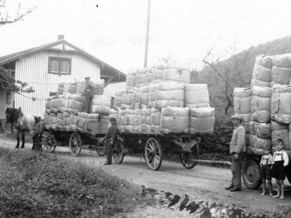 Historische Aufnahme von der „Schlumpi“, den Elza-Textilwerken.