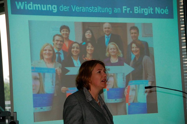 Frauenwirtschaftstag: Coach Ute Noack ...innen (auf der Leinwand hinten rechts)  | Foto: Sylvia-Karina Jahn