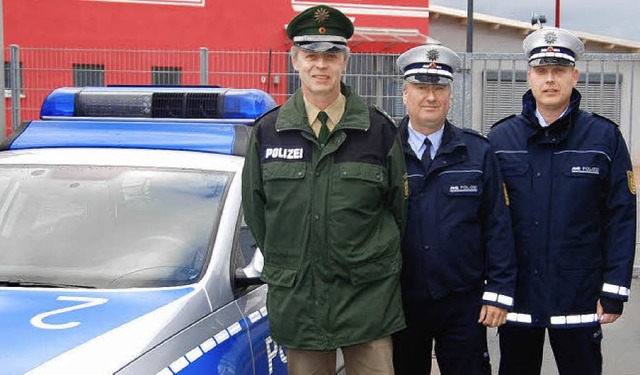 Die Beamten des Breisacher Polizeirevi...sgestattet. Die bisherigen waren grn.  | Foto: hans-jochen voigt