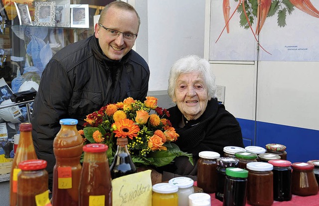 Glckwunsch Else Beck: Jens Birnbck, ...nerstag ihren 90. Geburtstag feierte.   | Foto: Volker Mnch