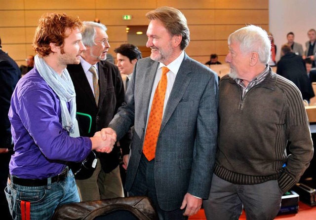 Volker Kefer (Mitte), der Vorstand der... (links) und Gangolf Stocker (rechts).  | Foto: dpa