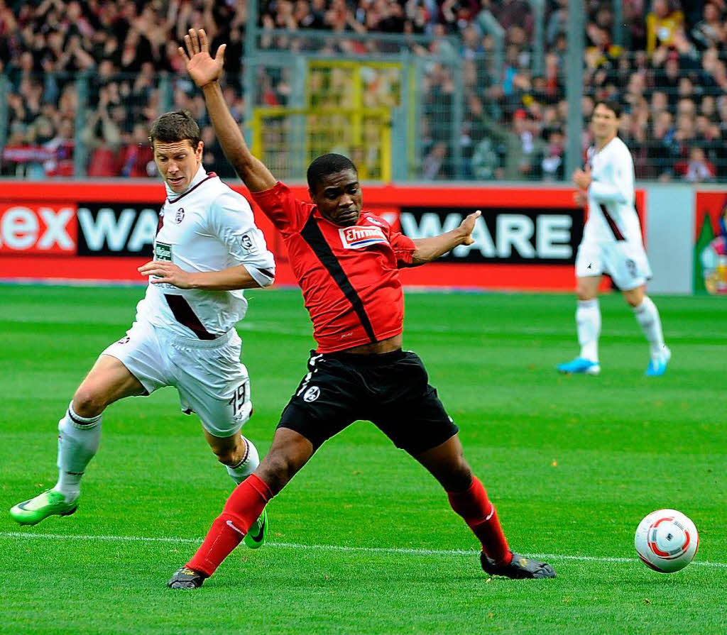 Der SC Freiburg siegt gegen Kaiserslautern 2:1.