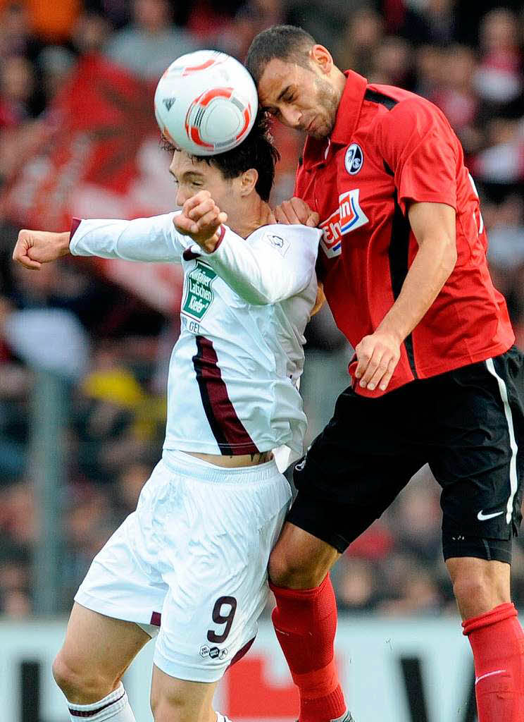 Der SC Freiburg siegt gegen Kaiserslautern 2:1.