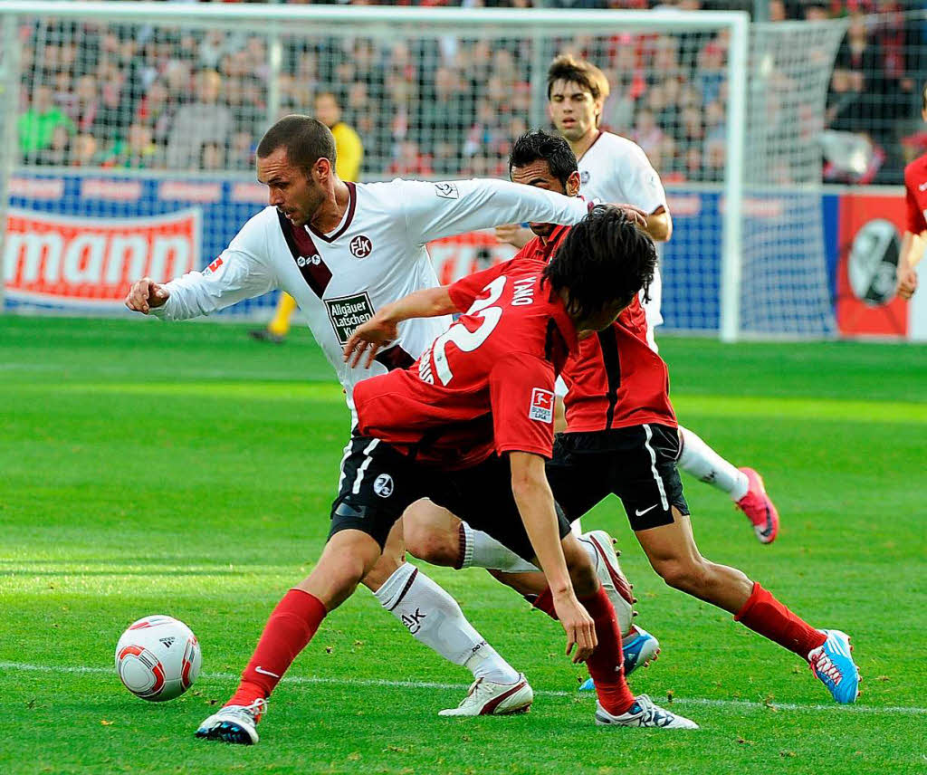 Der SC Freiburg siegt gegen Kaiserslautern 2:1.