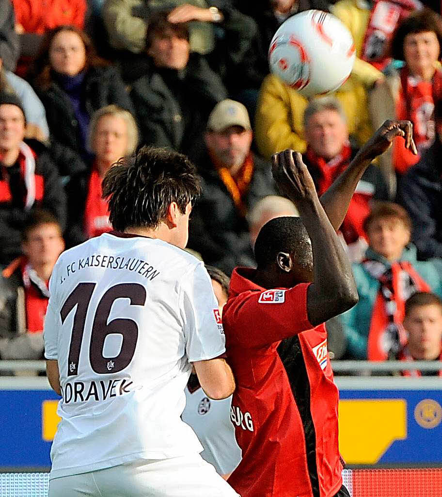 Der SC Freiburg siegt gegen Kaiserslautern 2:1.