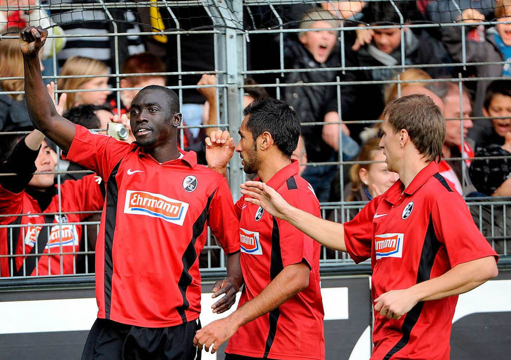 Der SC Freiburg siegt gegen Kaiserslautern 2:1.