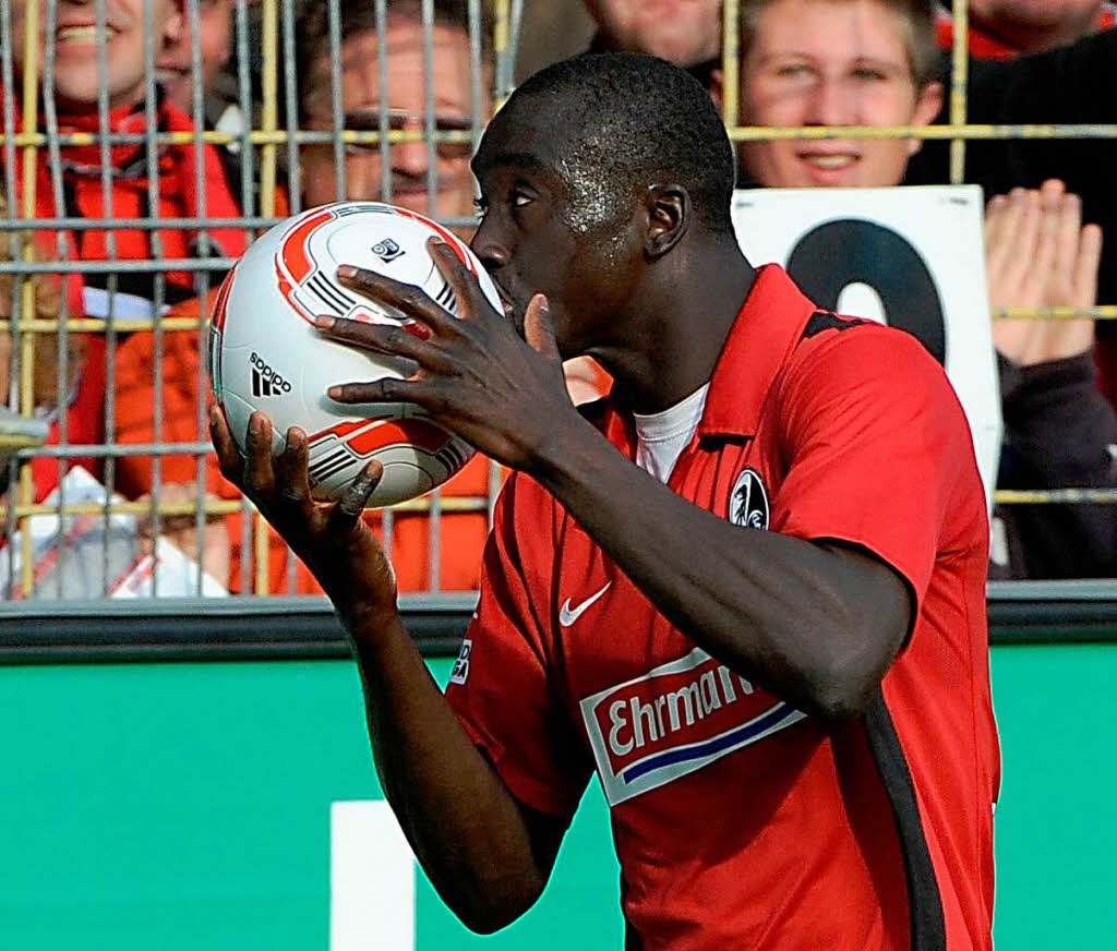 Der SC Freiburg siegt gegen Kaiserslautern 2:1.