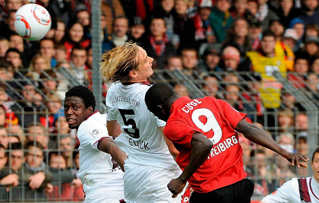 Der SC Freiburg siegt gegen Kaiserslautern 2:1.