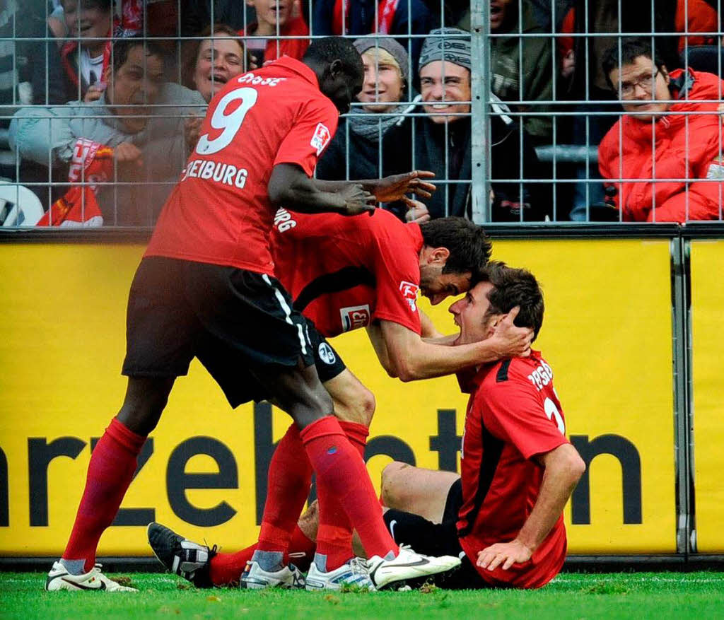 Der SC Freiburg siegt gegen Kaiserslautern 2:1.