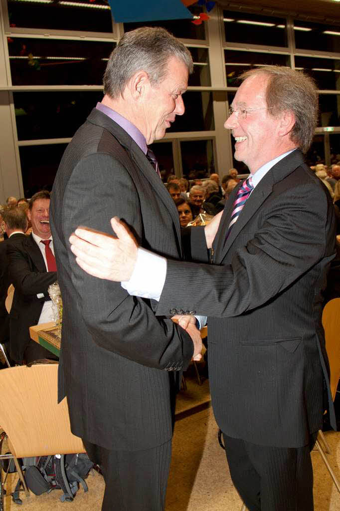Brauereichef Thomas Schäuble wünscht Erich Kiefer Glück im neuen Lebensabschnitt Brauereichef Thomas Schäuble wünscht Erich Kiefer Glück im neuen Lebensabschnitt