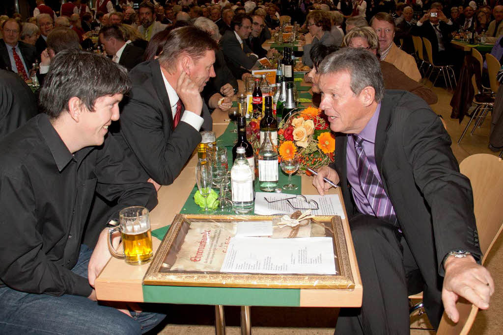 Vater und Sohn freuen sich Vater und Sohn freuen sich