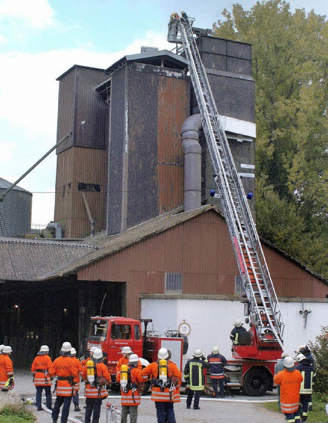 Wegen eines Schwelbrandes in einem Tro... und Endingen am Samstagvormittag aus.  | Foto: Jrgen Schweizer