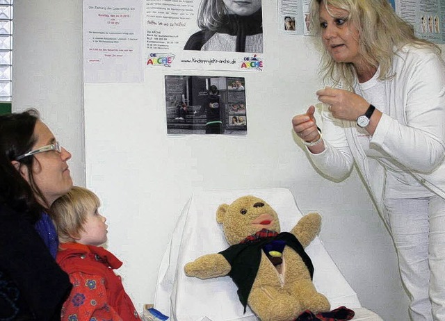 Der kleine Teddy kann einen Arztbesuch...rgnzungsmittels (Foto unten rechts).   | Foto: Susanne Kanele