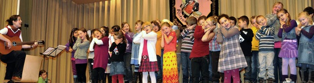 Der Schulchor der Grund- und Hauptschu...ringen sein Herbstkonzert einleitete.   | Foto: Kirsten Lux