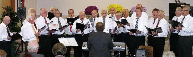 Die Chorgemeinschaft Hugsweier und Bur...hutterlindenberghalle.   Foto: Arbandt  | Foto: Alfred Arbandt