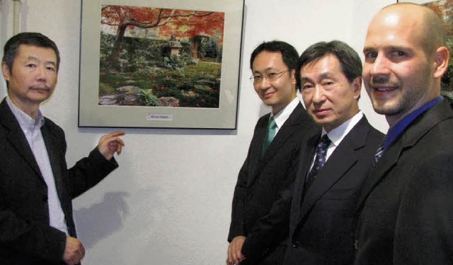 Professor Kazuhisa Kawamura (links) er..., Junichi Kosuge und Kenji Matsumoto.   | Foto: michael gottstein