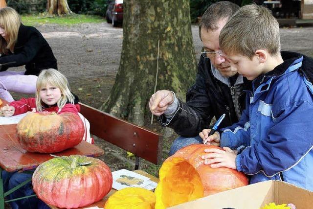 Kleine Knstler lebten ihre Halloween-Fantasien an Krbissen aus