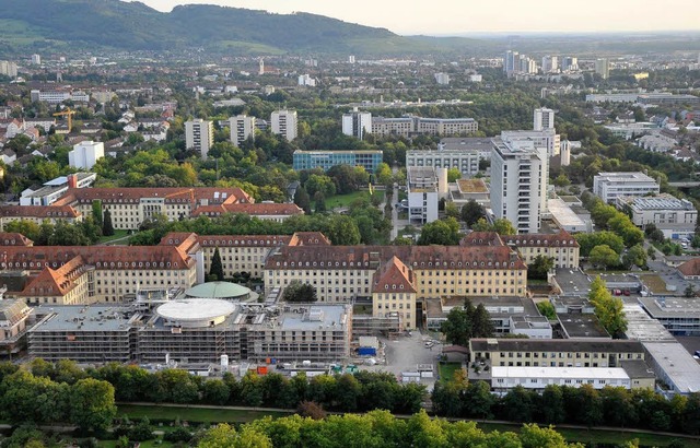 Traumhochzeit verschoben? Die Fusion z...erz-Zentrum gestaltet sich schwierig.   | Foto: Patrick Seeger / dpa