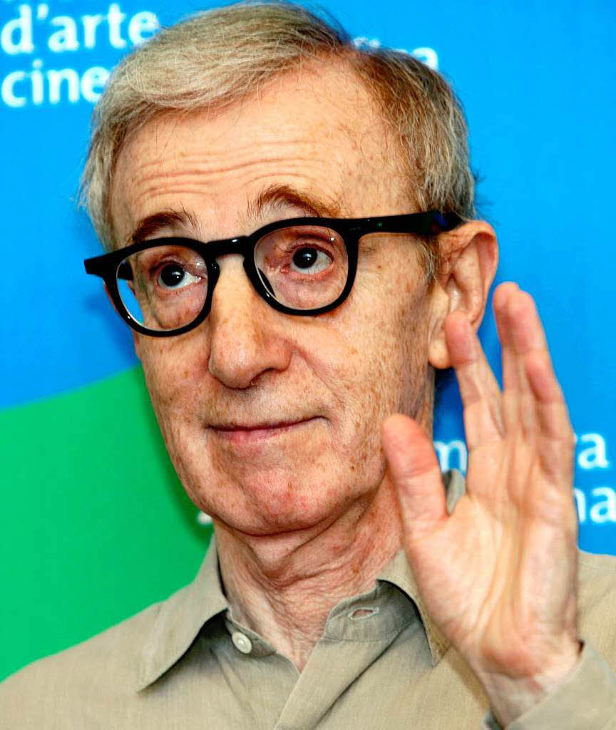 Vater im besten Pensions-Alter: Woody Allen adoptierte mit seiner Stieftochter, mit der er verheiratet ist, im Alter von  73 Jahren zwei Kinder.