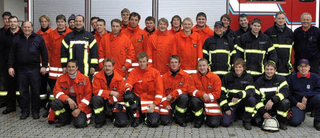 26  Feuerwehrleute  haben sich in 40 A...nden  zu Maschinisten weitergebildet.   | Foto: Markus Straub