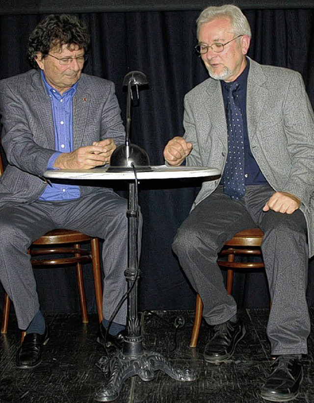 Karlheinz Beyerle (rechts) im gesprch mit Til Macke   | Foto: cremer