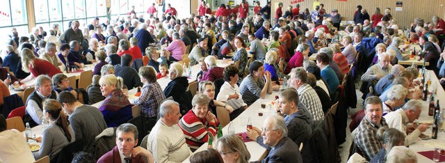 Voll besetzt war die Rotmooshalle beim...est der Trachtenkapelle Herrischried.   | Foto: Werner Probst