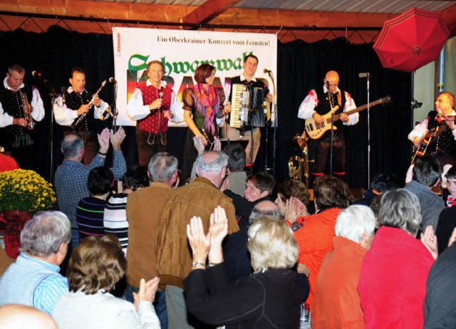 Bei einem Konzert mit Musik der legend... der Schlossbergarena von Simonswald.   | Foto: Horst Dauenhauer