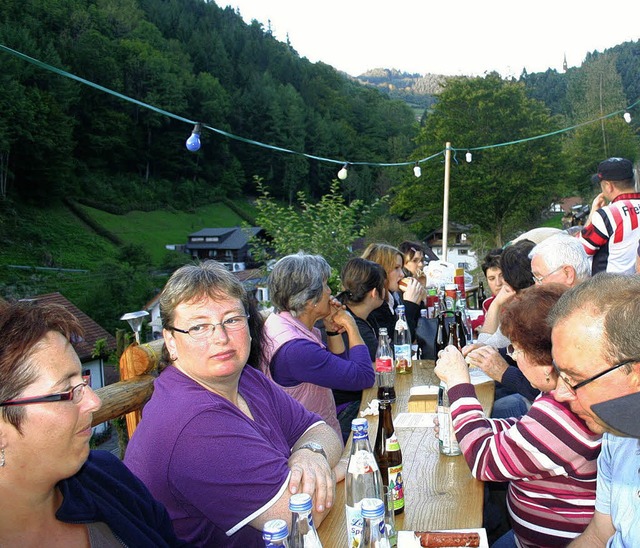 Fr den Grillplatz &#8222;Hldele&#822...leinen, gemtlichen Feier eingeweiht.   | Foto: Karl-Heinz Rmmele