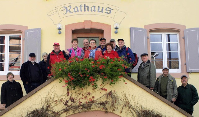 Die Haltinger Naturfreunde empfing im ...r Gerd Reinauer (zweiter von rechts).   | Foto: Cremer