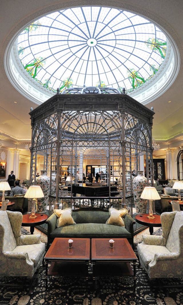Strahlt in neuem Glanz: das Foyer des Savoy  | Foto: AFP