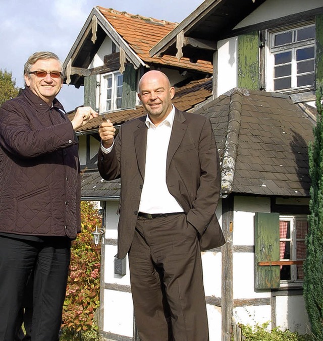 Die Schlsselgewalt ber das Rheinwrt...ierungsprsident Julian Wrtenberger.   | Foto: Ulrike Derndinger