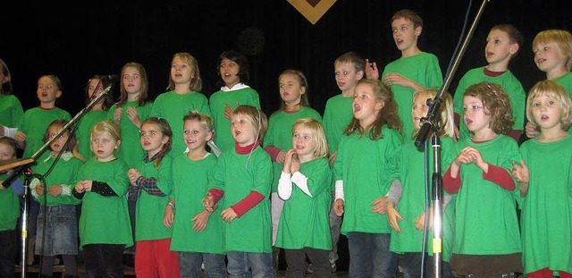 Jubelnd beklatscht &#8211; der Kinderchor des MGV   | Foto: hans spengler