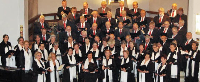 Imposant: Frauen und Mnner des Haltin...vereins singen im Chor von St. Maria.   | Foto: Ounas-Krusel