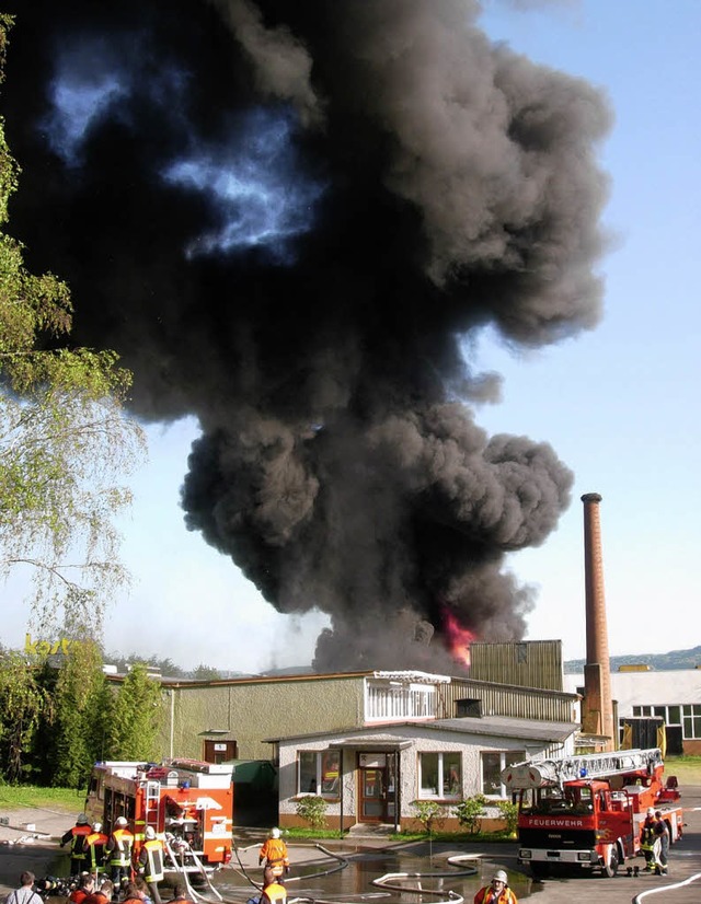 Die Ursache des Kostar-Brandes am 1. M...etzt liegt  ein neues Gutachten vor.    | Foto: Feuerwehr