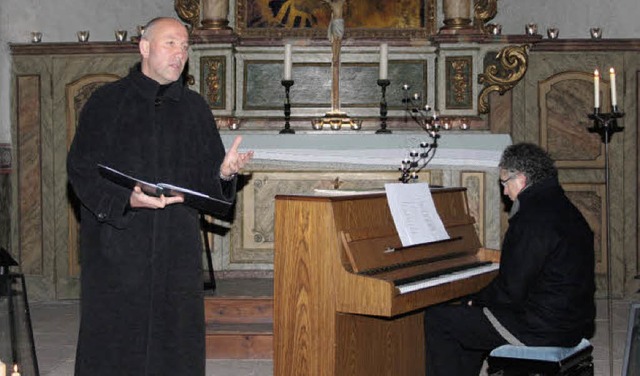 Lyrik von Pfarrer Heinz Vogel, musikal..., der Kapelle auf dem Alten Friedhof.   | Foto: Karin Heiss