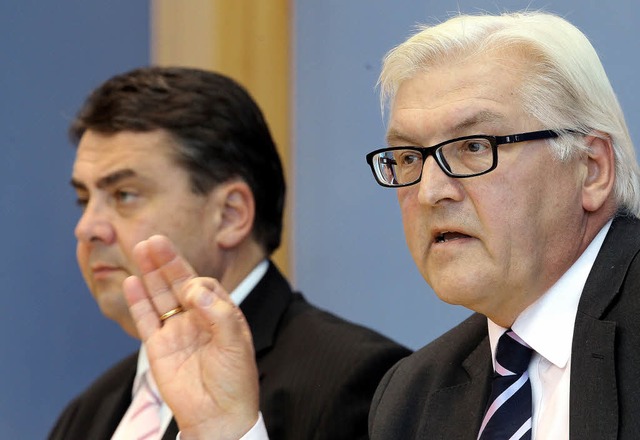 Sigmar Gabriel und Frank-Walter Steinmeier (von links)  | Foto: DPA