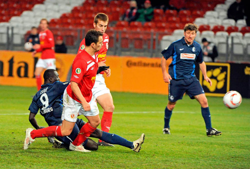 SC Freiburg unterliegt energie Cottbus in der zweiten Runde des im DFB-Pokals.