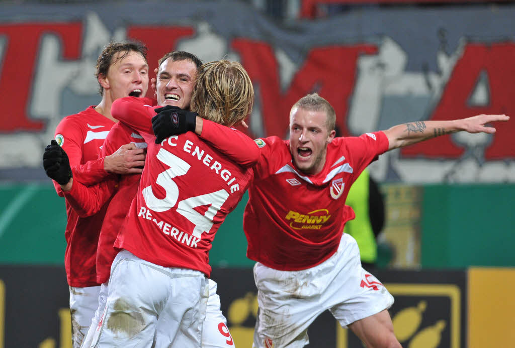 SC Freiburg unterliegt energie Cottbus in der zweiten Runde des im DFB-Pokals.