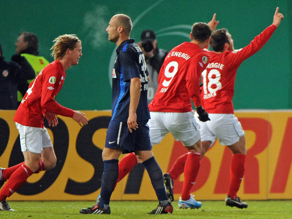 SC Freiburg unterliegt energie Cottbus in der zweiten Runde des im DFB-Pokals.