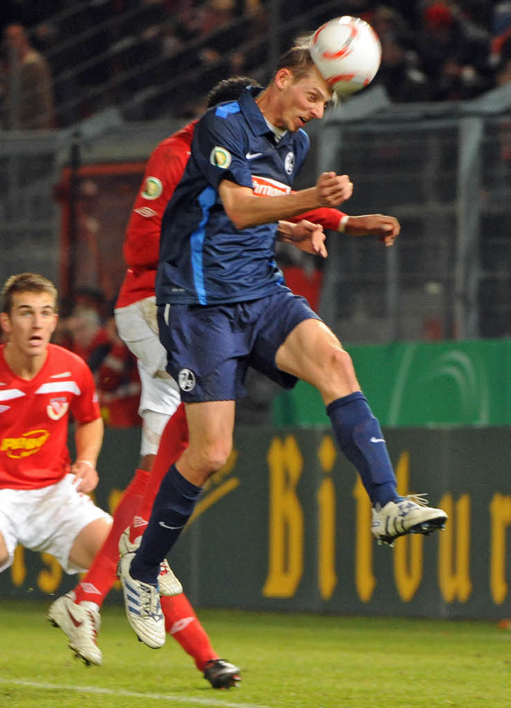 SC Freiburg unterliegt energie Cottbus in der zweiten Runde des im DFB-Pokals.