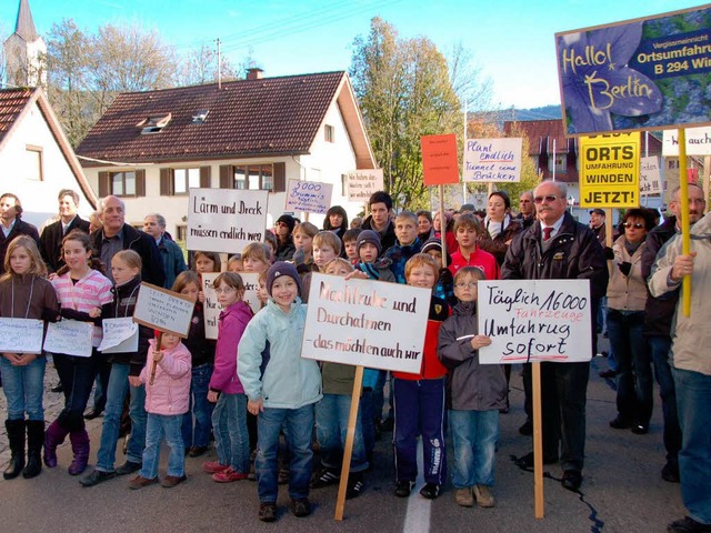 Viele Familien hatten zur Demo auch ih... die durch den Verkehr gefhrdet sind.  | Foto: Elfriede Mosmann