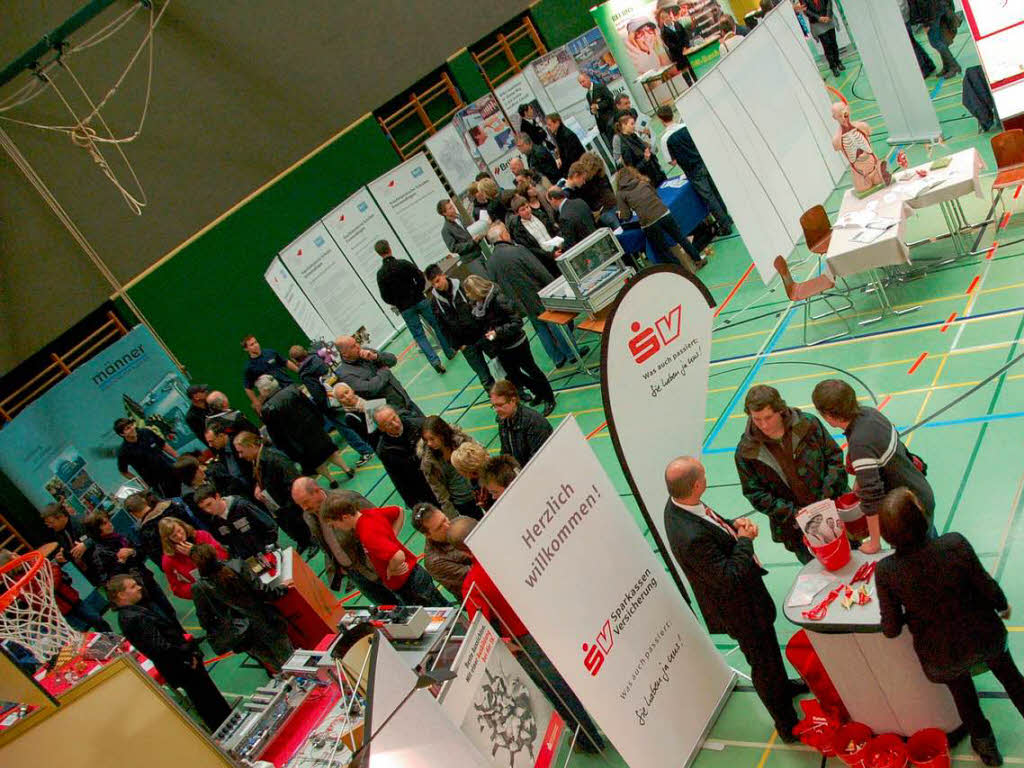Zum Auftakt am Abend vor der eigentlichen Börse herrschte schon reichlich Betrieb in der Sporthalle der GHSE. Zum Auftakt am Abend vor der eigentlichen Börse herrschte schon reichlich Betrieb in der Sporthalle der GHSE.
