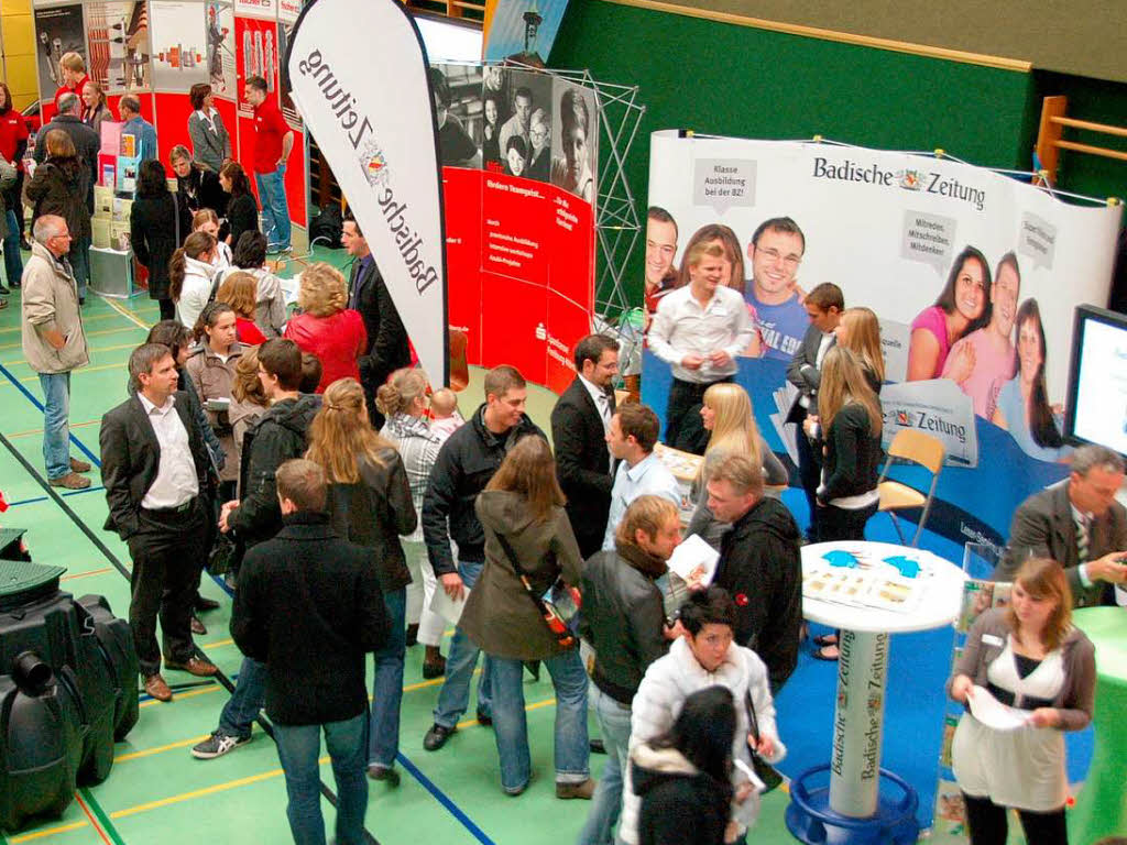 Zum Auftakt am Abend vor der eigentlichen Börse herrschte schon reichlich Betrieb in der Sporthalle der GHSE. Hier bei der BZ. Zum Auftakt am Abend vor der eigentlichen Börse herrschte schon reichlich Betrieb in der Sporthalle der GHSE. Hier bei der BZ.