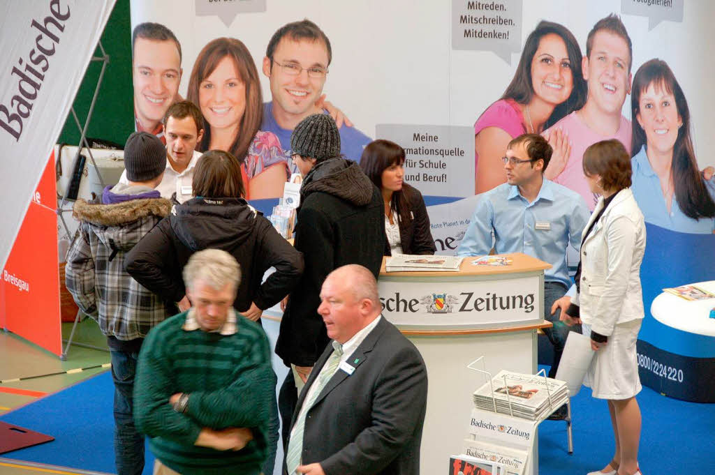 Gespräche über Medienkaufleute, Mediengestalter und Bachelor of Arts (Medien- und Kommunikationswissenschaft) am BZ-Stand. Gespräche über Medienkaufleute, Mediengestalter und Bachelor of Arts (Medien- und Kommunikationswissenschaft) am BZ-Stand.