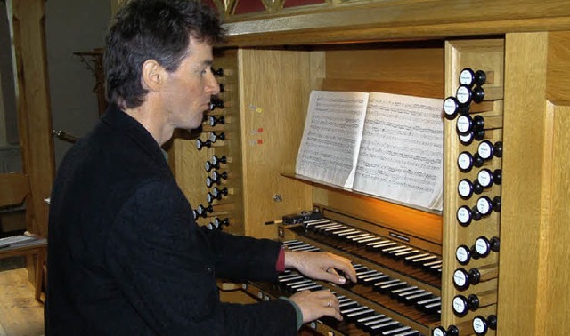 Jrn Bartels an der Orgel.  | Foto: BZ