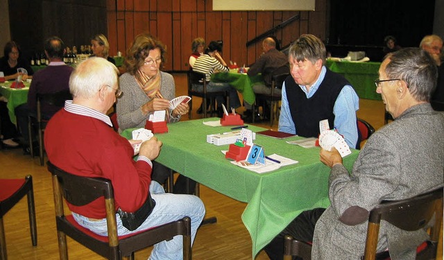 Stille und Konzentration begleiten die...en grnen Tischen im Kurhaus Titisee.   | Foto: privat