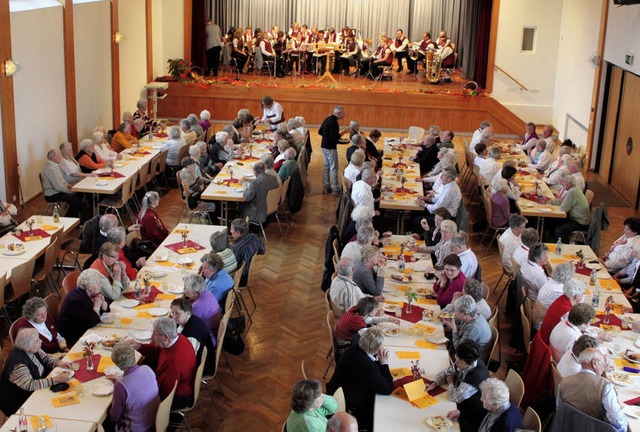 Voll besetzt war das Ringsheimer Brgerhaus beim Seniorennachmittag.   | Foto: Adelbert Mutz