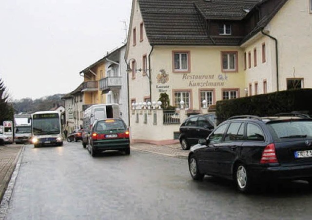 Die Verkehrssituation in der Riehenstr..., war Thema im Inzlinger Gemeinderat.   | Foto: Johanna Hgg