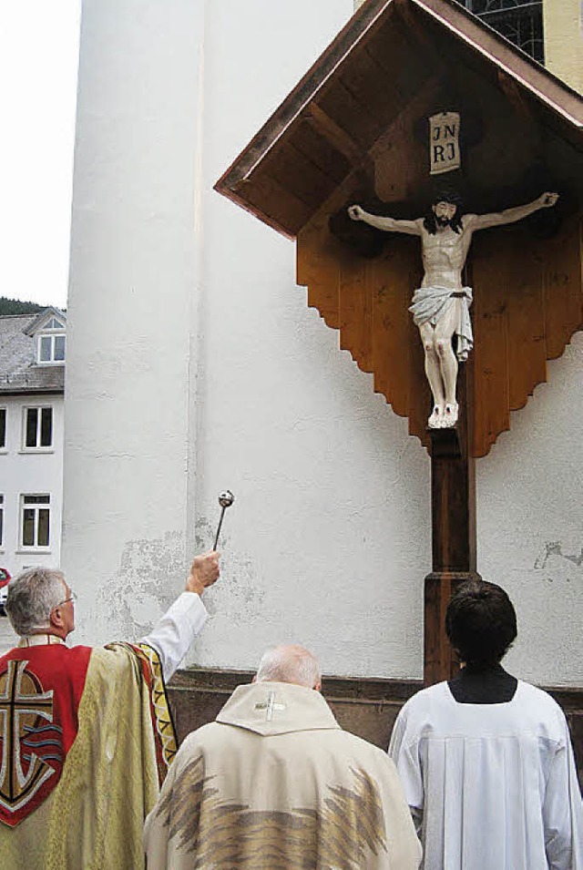 Dekan Hans-Jrgen Decker segnete beim ...ptportal der Yacher Kirche stehen wird  | Foto: Thomas Steimer